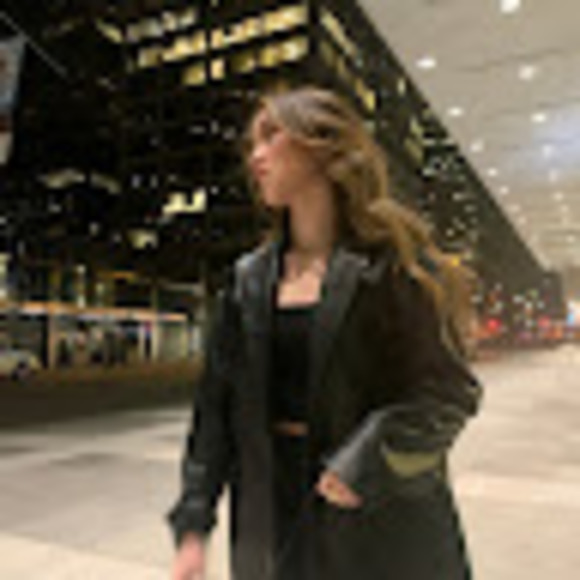 Meet your Posher, Lauren - Picture 1 of 1